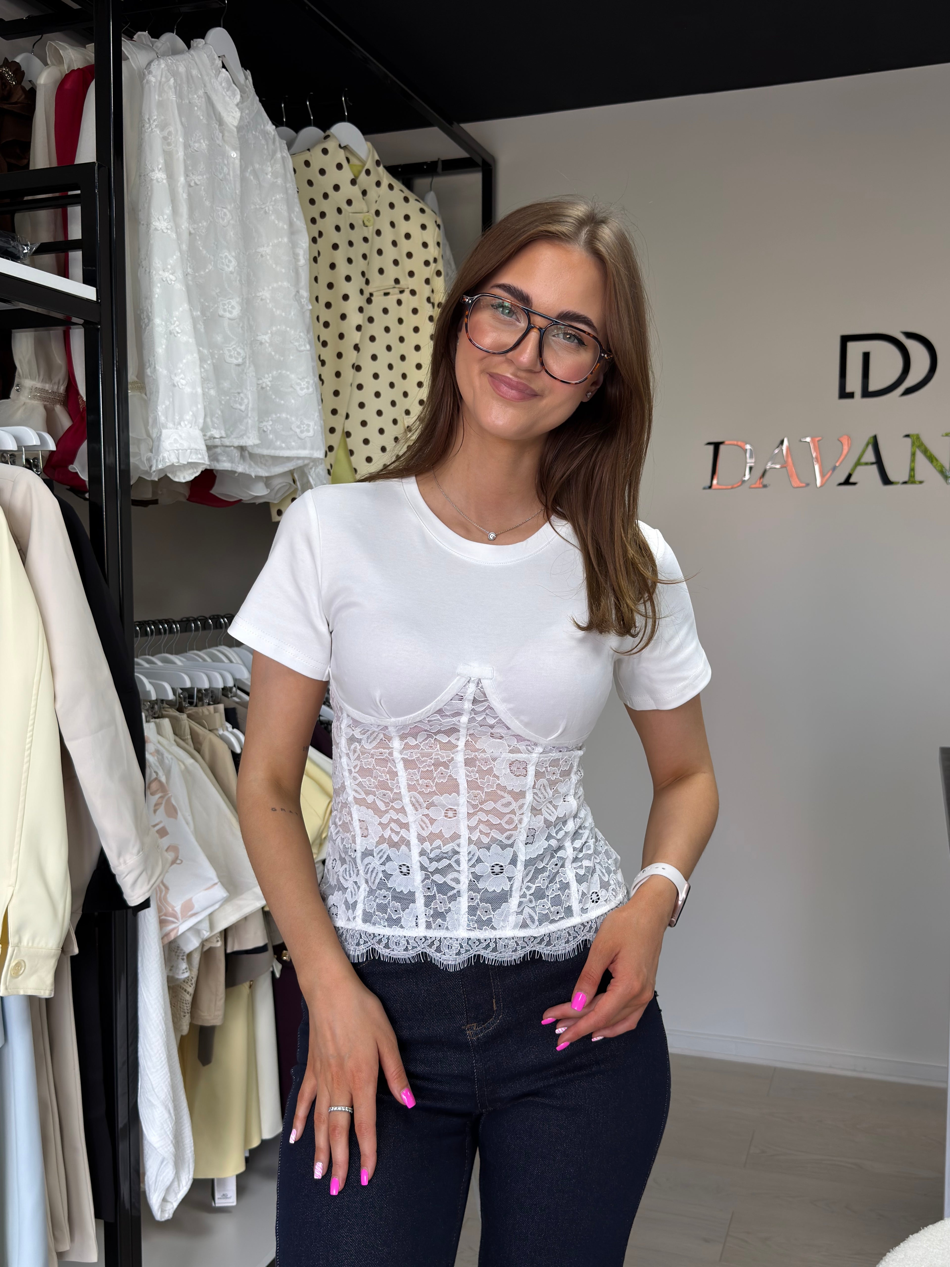 Elegantiška palaidinė su nėriniais