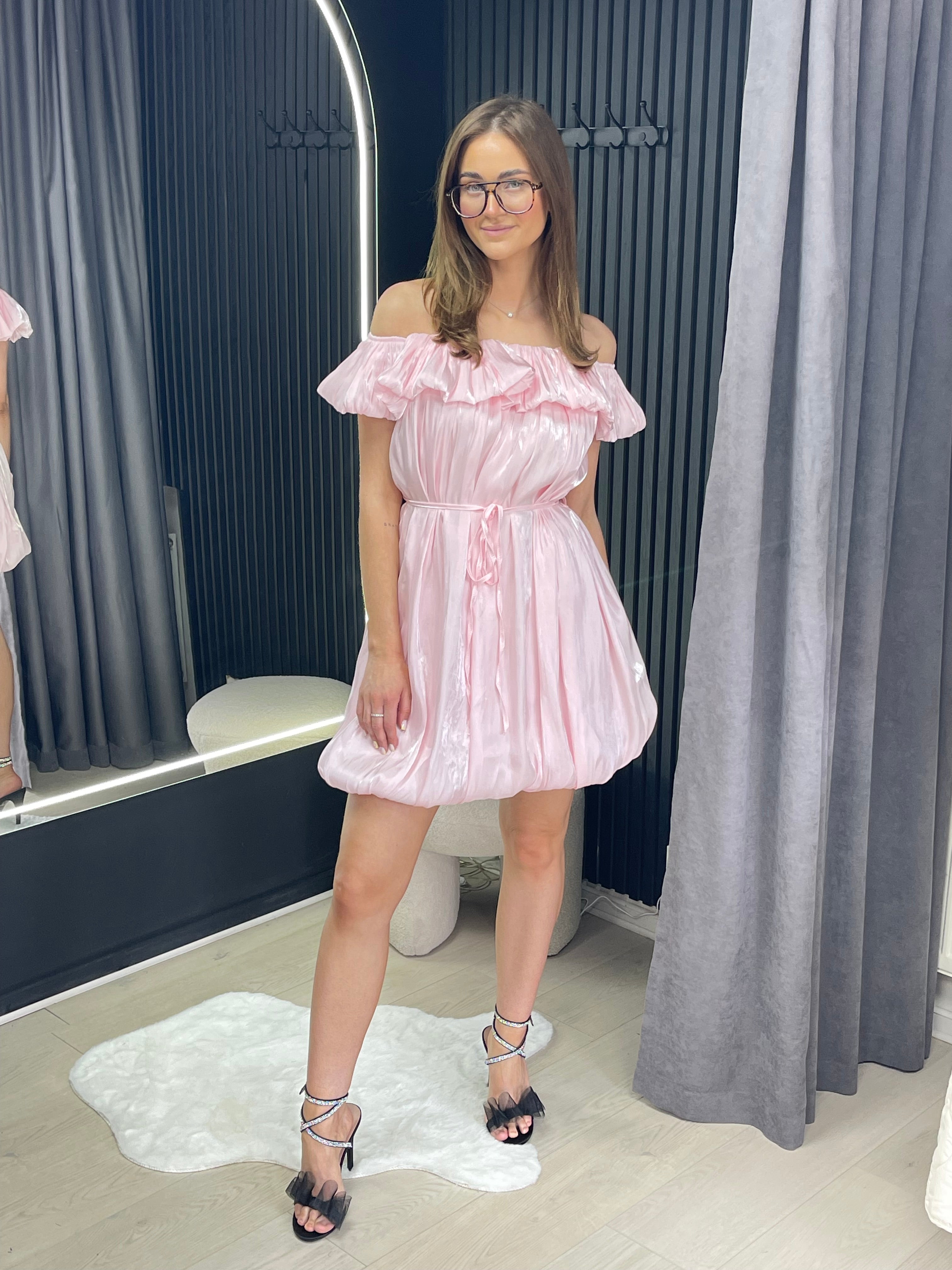 Pūsta mini suknelė