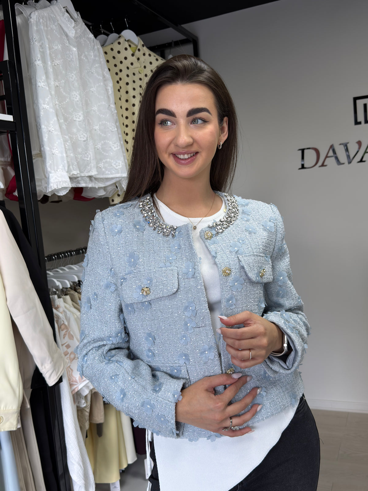 Tviedo stiliaus švarkelis su dekoratyvia apykakle