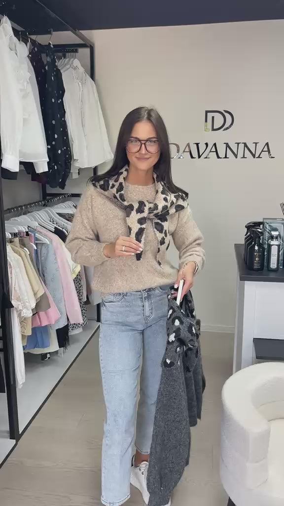 Megztinis su nuimamu leopardiniu šaliku