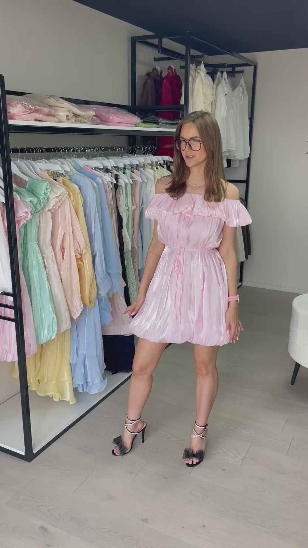Pūsta mini suknelė